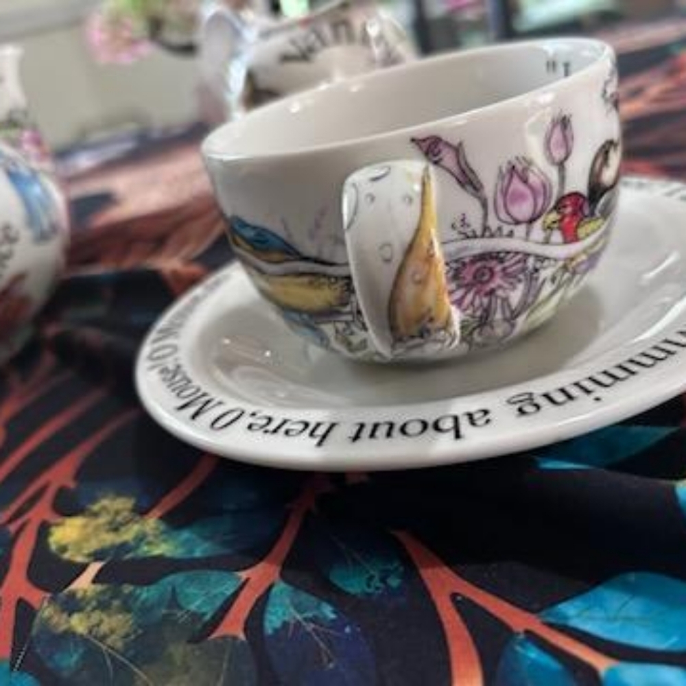 Alice in Wonderland Themed Tea Set Limited Edition - Picture 8 of 9
